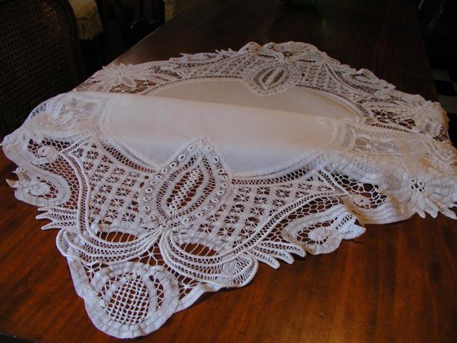 Spectaculaire nappe brodée à la Renaissance et Milan 1890