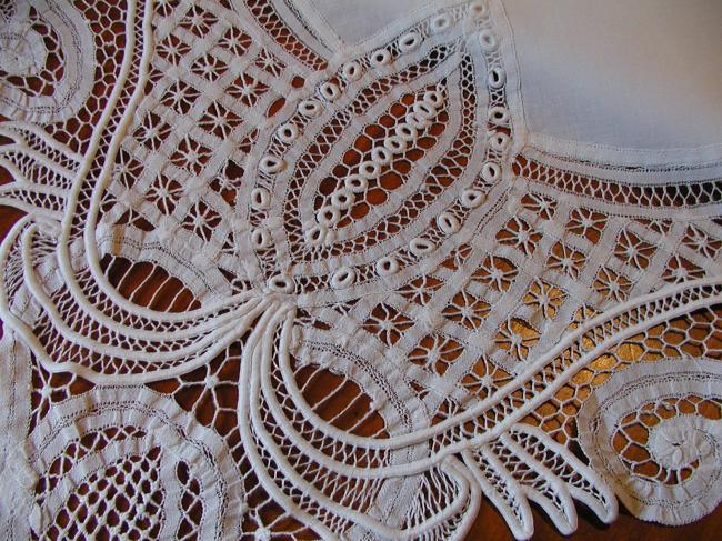 Spectaculaire nappe brodée à la Renaissance et Milan 1890