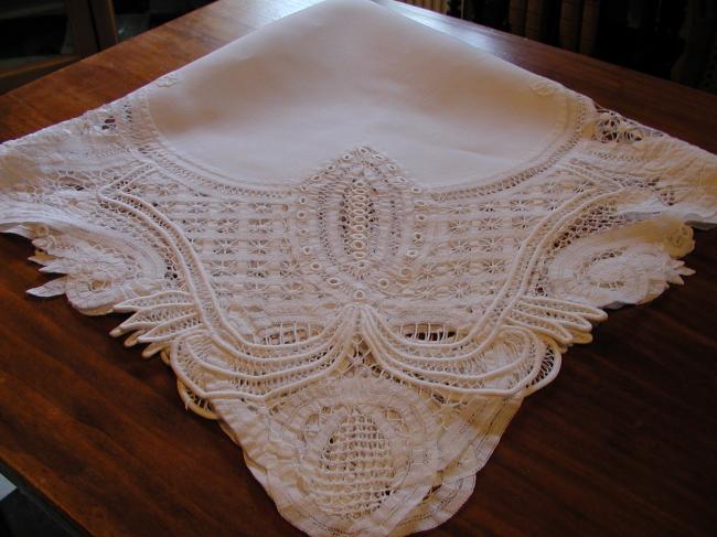 Spectaculaire nappe brodée à la Renaissance et Milan 1890