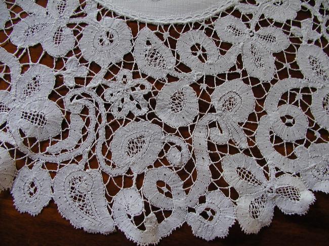 Wonderful  Milan embroidered lace table centre