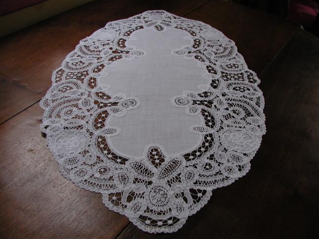 Magnifique centre de table oval en dentelle Princesse & fond de bonnet