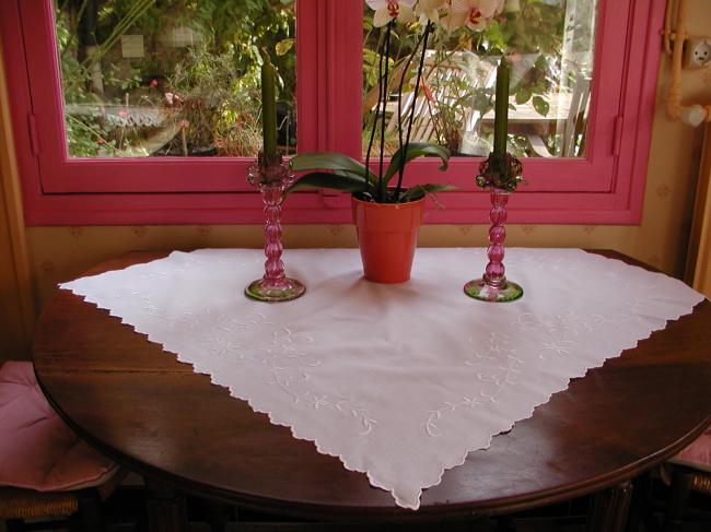 Really pretty tablecloth with  lovely garland of whiteworks