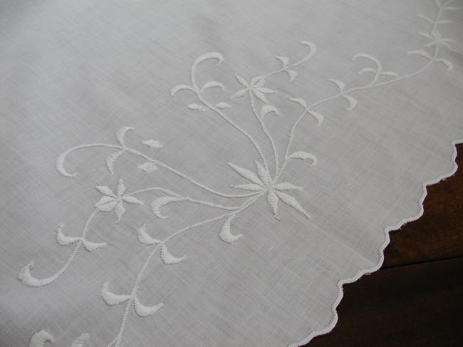 Really pretty tablecloth with  lovely garland of whiteworks