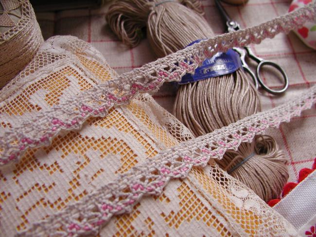 Adorable dentelle à feston en lin naturel et coton rose (15mm)