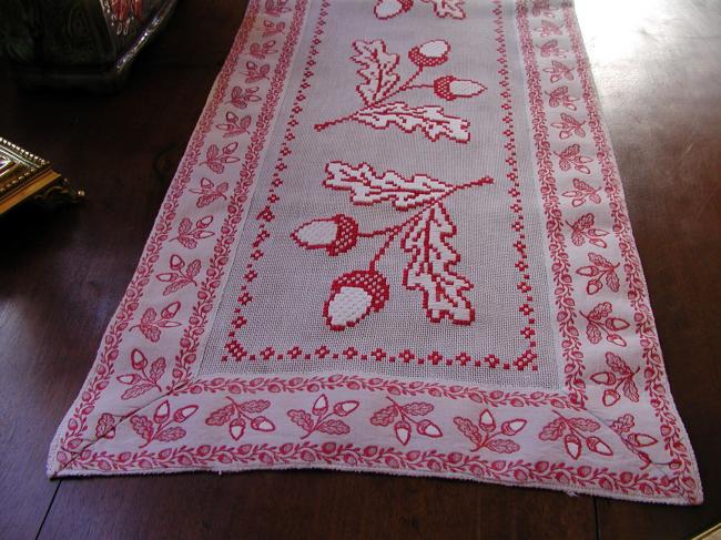 Superb table runner with red and white cross stitches, with lots of acorns