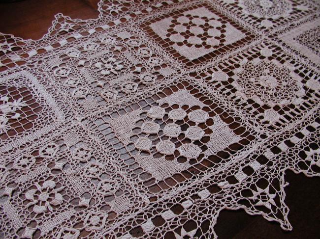 Exceptional and very rare table runner in embroidered filet lace