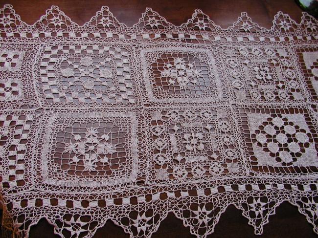 Exceptional and very rare table runner in embroidered filet lace