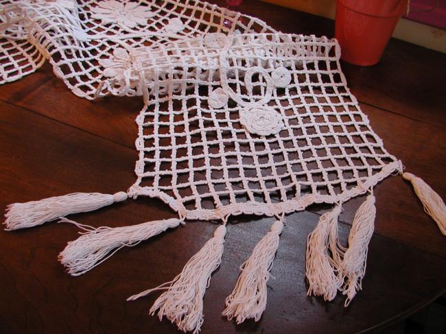 Lovely crochet d'art lace table runner