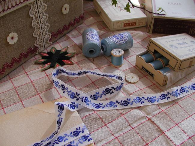 Ancien ruban en coton tissé de rinceaux de fleurs bleues (17mm)