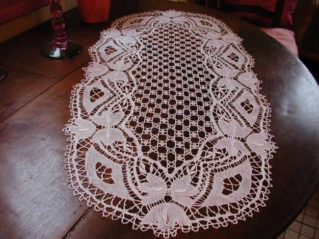 Gorgeous Cluny bobbin lace table runner