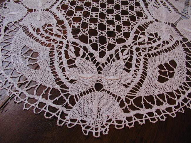 Gorgeous Cluny bobbin lace table runner