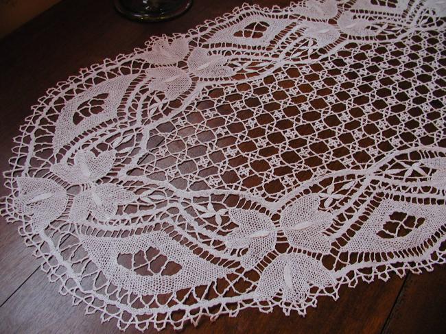 Gorgeous Cluny bobbin lace table runner