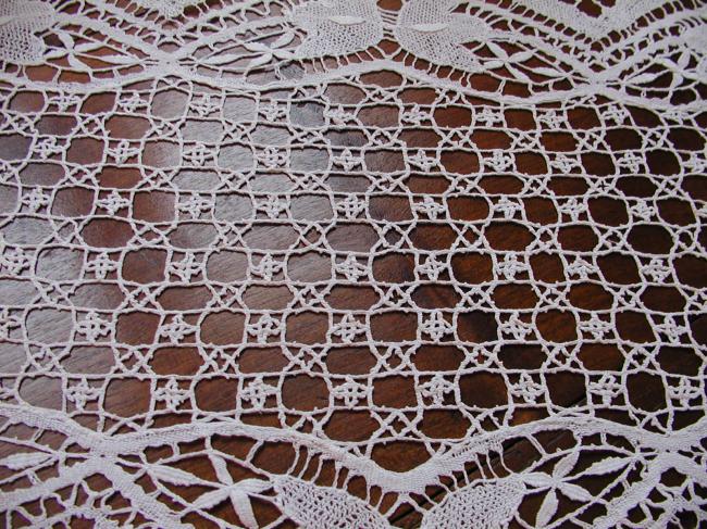 Gorgeous Cluny bobbin lace table runner