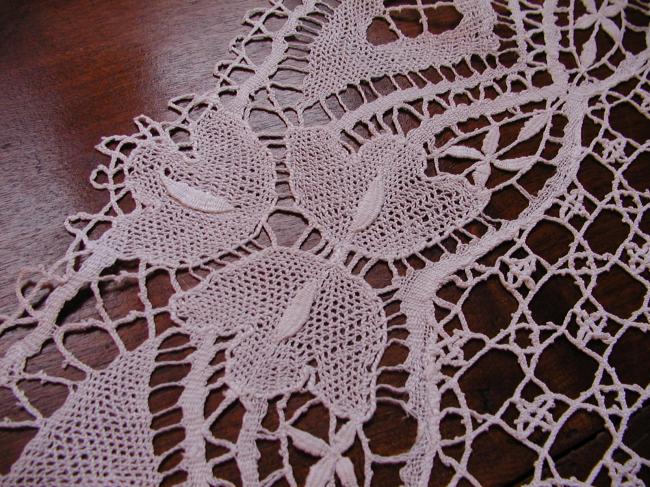 Gorgeous Cluny bobbin lace table runner