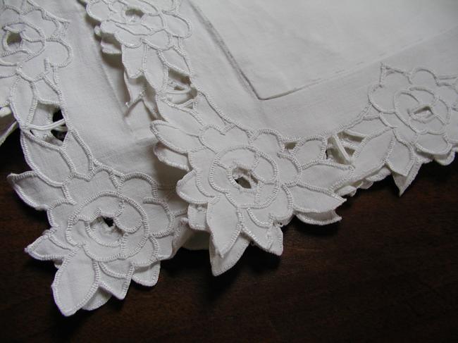 A lovely pair of Richelieu embroidered pillow cases