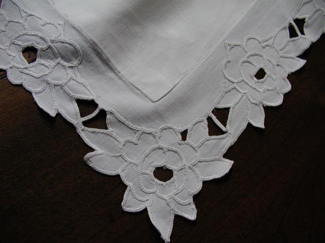 A lovely pair of Richelieu embroidered pillow cases