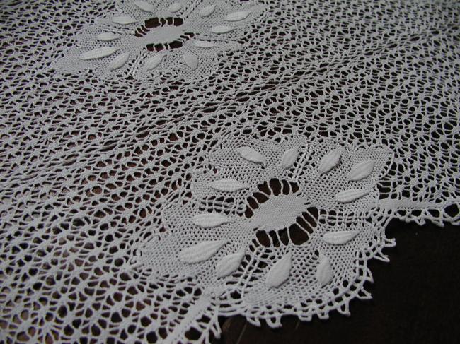 So charming bobbin lace table runner