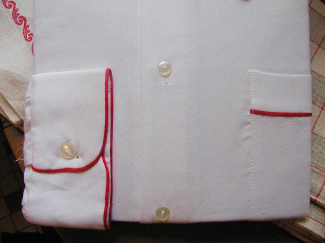 Adorable chemise de nuit d'homme en légère flanelle avec liseré rouge