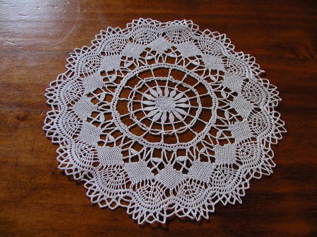 So lovely lot of 3 round doilies