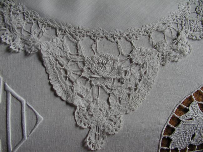 Rare et superbe mouchoir en dentelle Princesse et tulle rebrodé