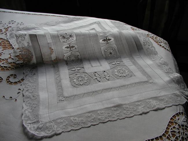 Spectacular Pinã table centre or trolley mat with wonderful Teneriff embroidery