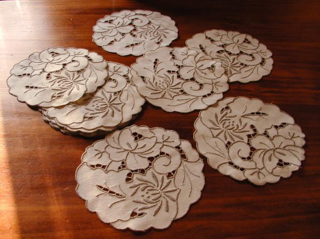 Superbe service de présentation d'assiette de 12 pièces brodées de pivoines