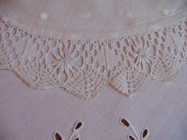 Très grâcieuse housse de coussin en voile et dentelle de fuseaux