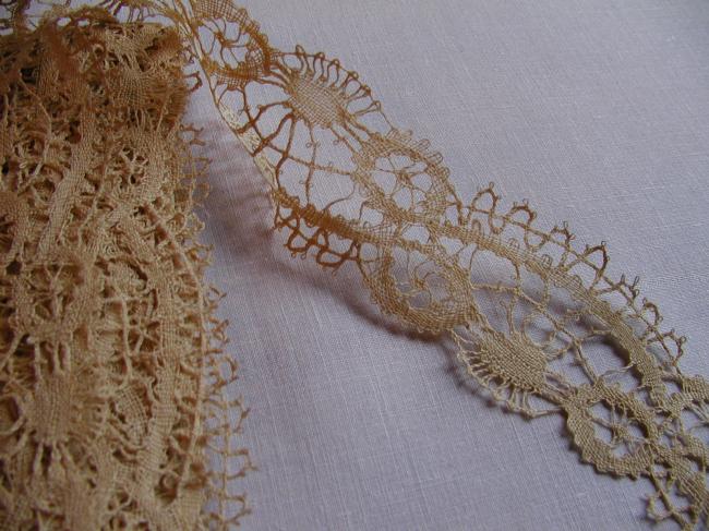 Beautiful trimming of Cluny lace, very fine, bobbin lace 19th century