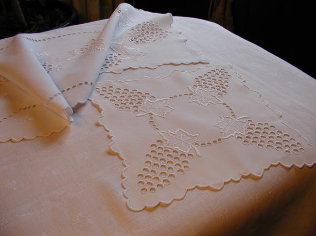 Wonderful set of table runner and centre with grapes and leaves of vine