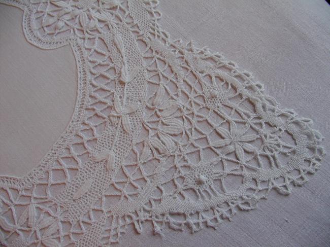 So lovely table runner with lavish Cluny lace