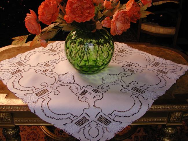Absolutely beautiful table centre with rich Richelieu embroidery