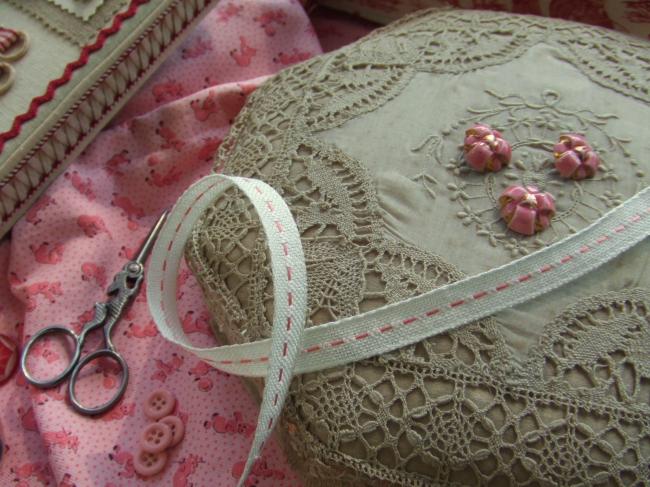 Adorable ruban en lin tissé blanc avec couture au milieu rose(10mm)
