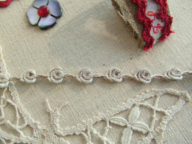 Joli ruban ficelle à petites fleurettes en lin naturel  (8mm)