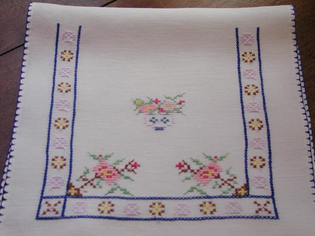 Such a beautiful cross stitches handkerchief case