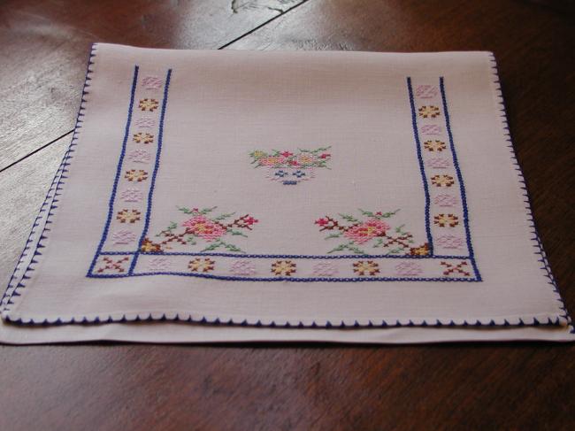 Such a beautiful cross stitches handkerchief case