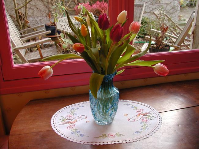 Lovely oval table centre with embroidered birds and flowers