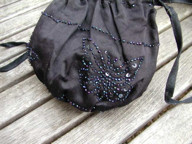 Lovely purse bourse in black silk with beaded & embroidered butterflies Nap.III