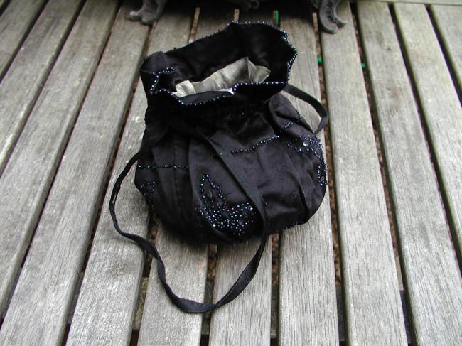 Lovely purse bourse in black silk with beaded & embroidered butterflies Nap.III