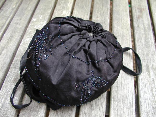 Lovely purse bourse in black silk with beaded & embroidered butterflies Nap.III