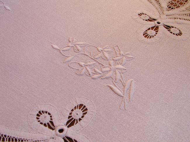 Absolutely stunning table runner with embroidered snow-drops & Renaissance lace