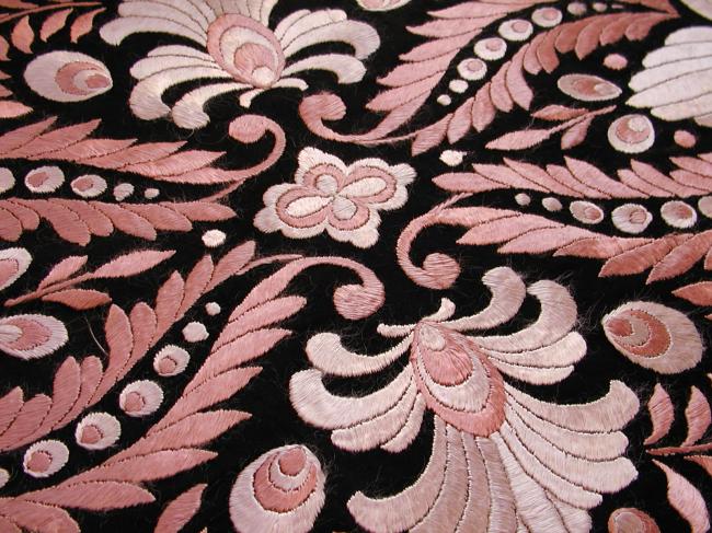 Just Breathtaking Art Nouveau rich embroidery table runner