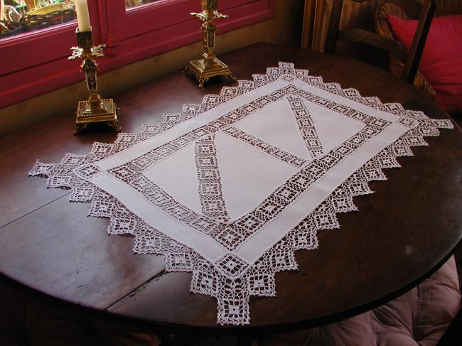 Wonderful sideboard topper with irish guipure lace 1910