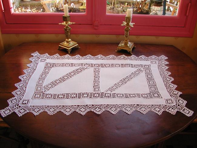 Wonderful sideboard topper with irish guipure lace 1910