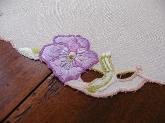 So charming embroidered pansy oval doily