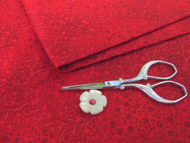Coupon de coton à fond rouge impression de petites roses