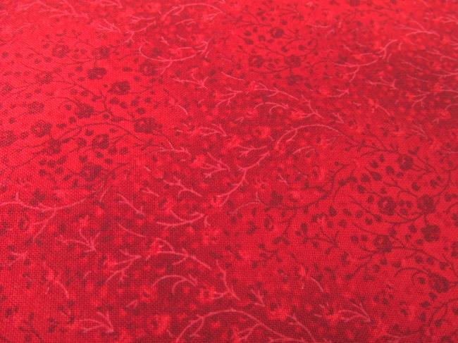 Coupon de coton à fond rouge impression de petites roses