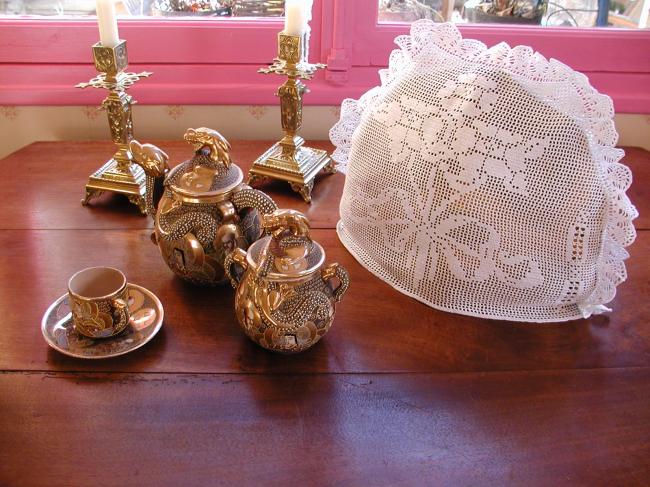 So charming tea cosy in crochet lace