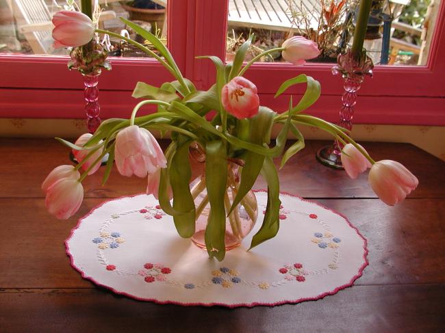 So charming oval table centre with embroidered flowers