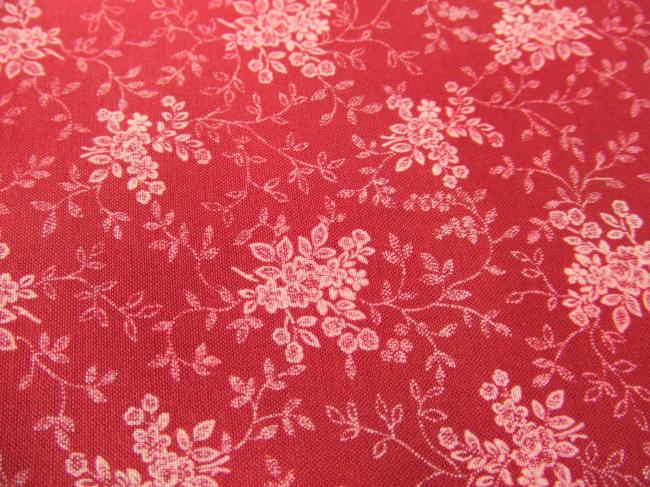 Coupon de coton à fond grenat avec petites fleurs style Liberty