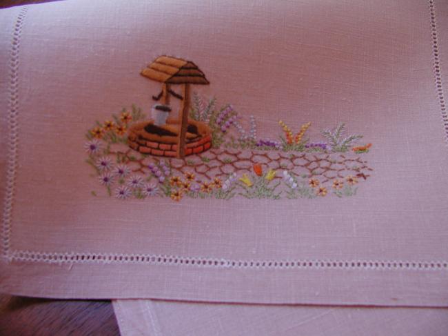 Adorable pochette à ranger les mouchoirs, brodée d'un romantique paysage